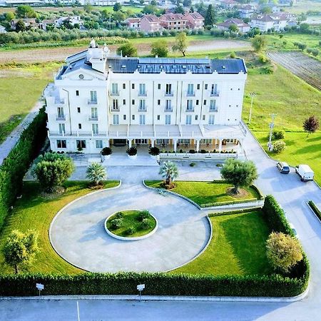Hotel Concorde Sant'Egidio alla Vibrata Buitenkant foto