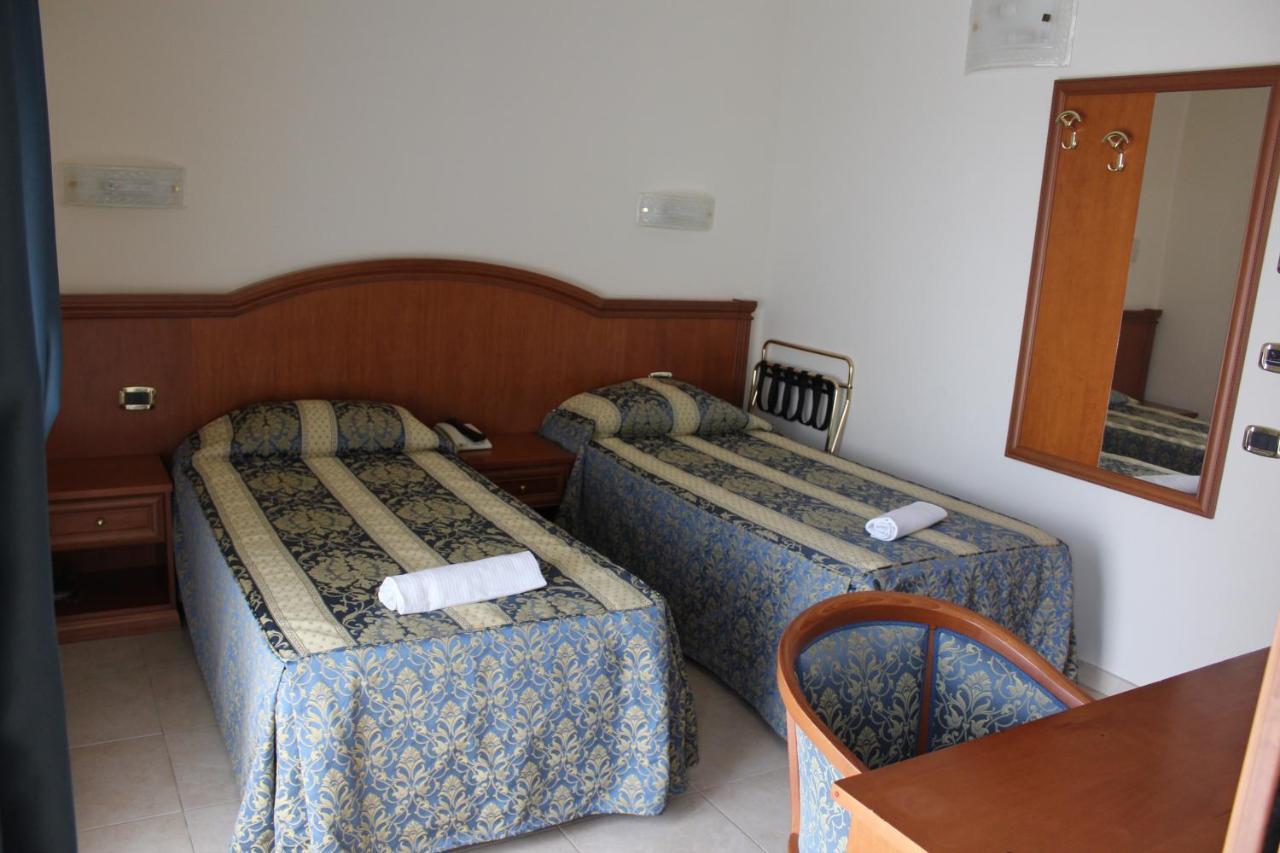 Hotel Concorde Sant'Egidio alla Vibrata Buitenkant foto