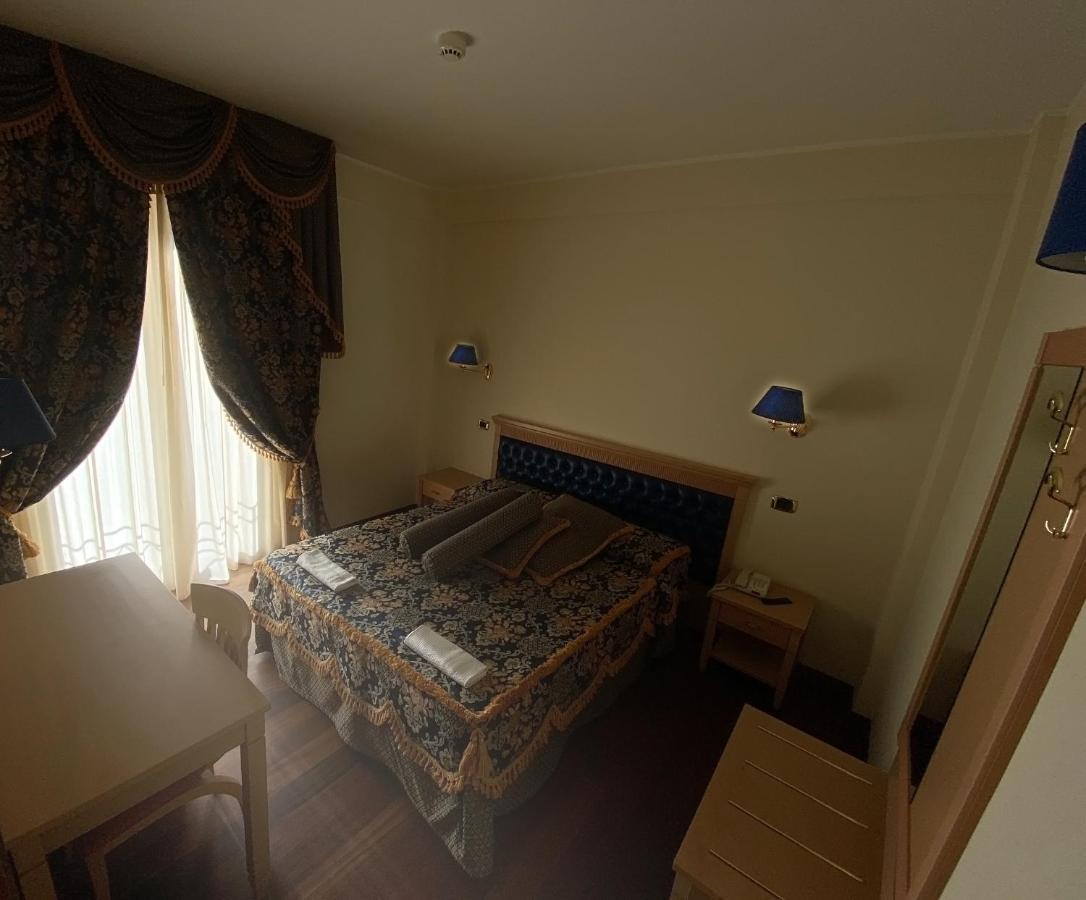 Hotel Concorde Sant'Egidio alla Vibrata Buitenkant foto