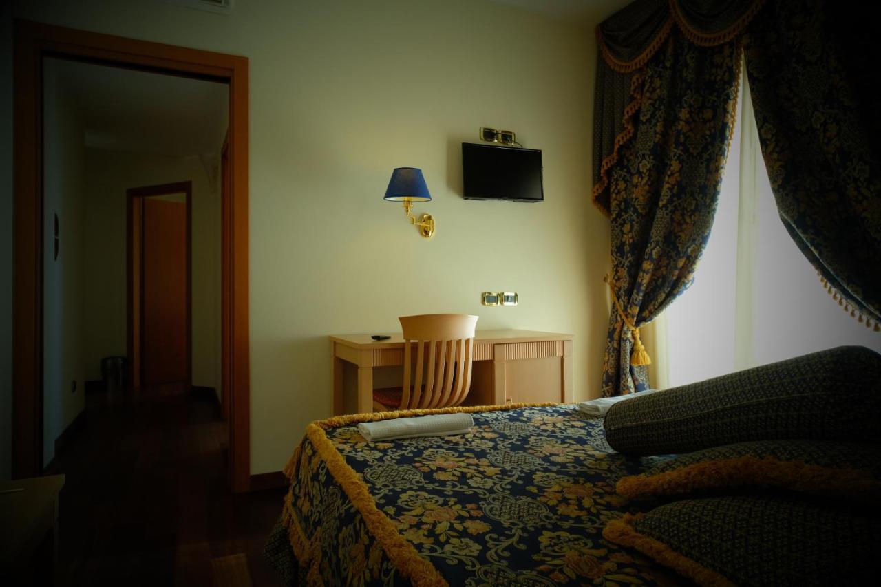 Hotel Concorde Sant'Egidio alla Vibrata Buitenkant foto