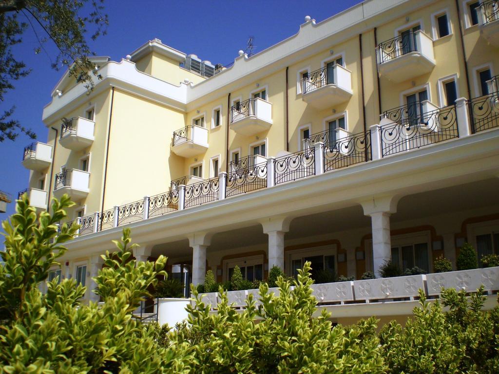 Hotel Concorde Sant'Egidio alla Vibrata Buitenkant foto