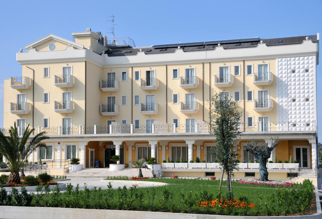 Hotel Concorde Sant'Egidio alla Vibrata Buitenkant foto