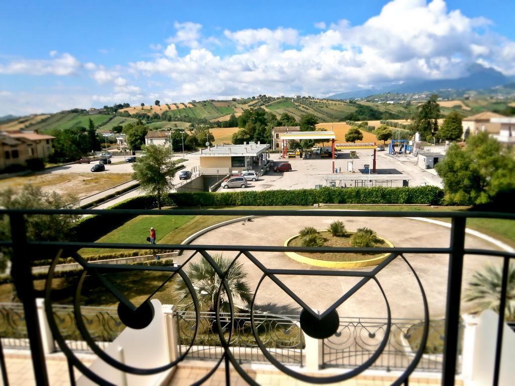 Hotel Concorde Sant'Egidio alla Vibrata Buitenkant foto