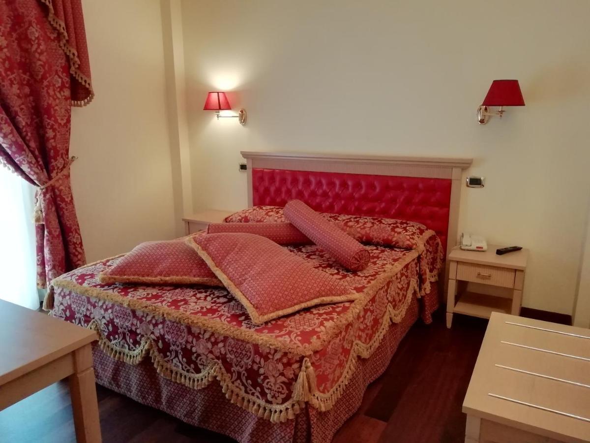 Hotel Concorde Sant'Egidio alla Vibrata Buitenkant foto