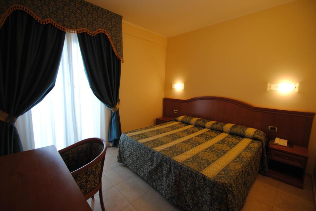 Hotel Concorde Sant'Egidio alla Vibrata Buitenkant foto